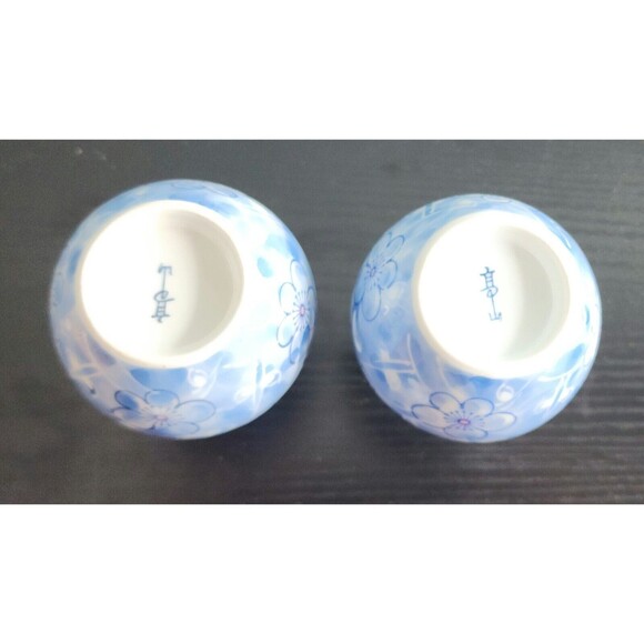 Vintage Sake Tea Set Blue Flowers Cobalt Blue Porcelain 5 Cups 2 Bottles w/ Case - Picture 5 of 11